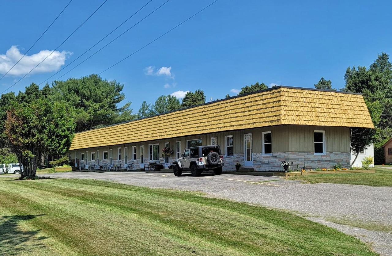 Maciver'S Motel And Camp Blind River Екстер'єр фото