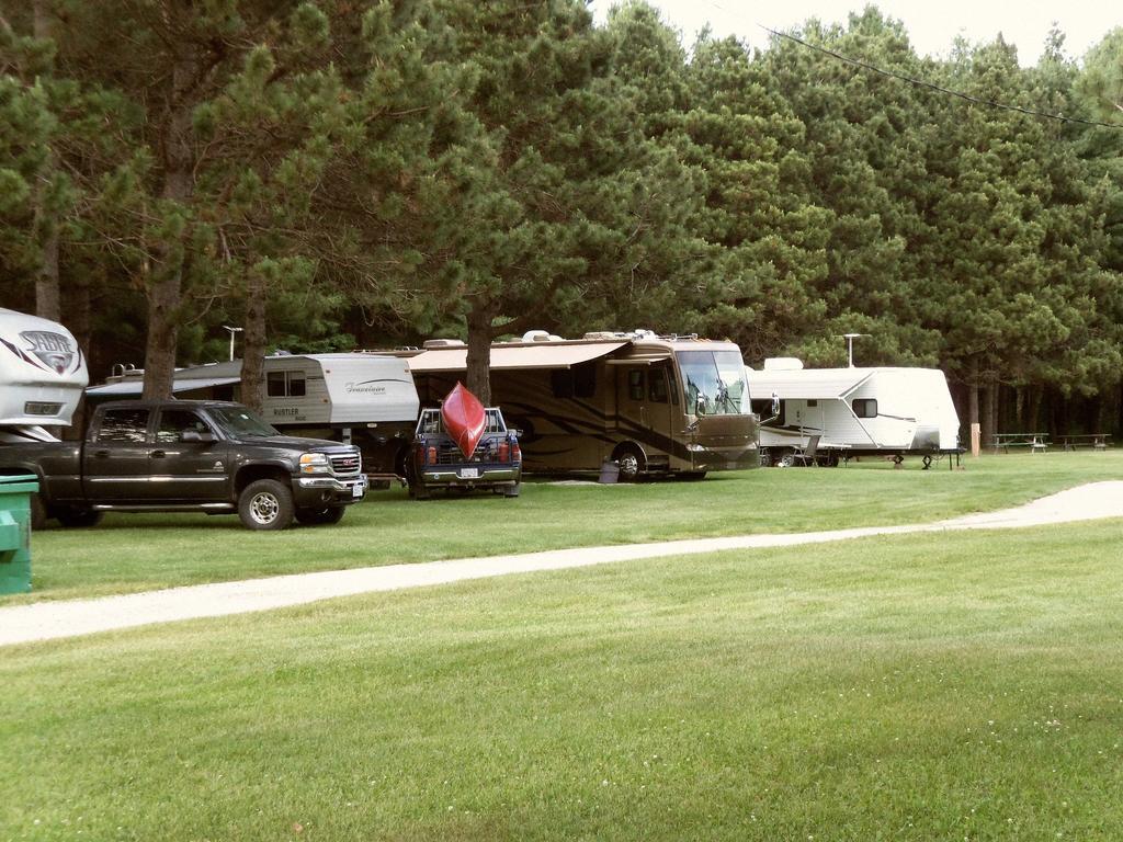 Maciver'S Motel And Camp Blind River Екстер'єр фото